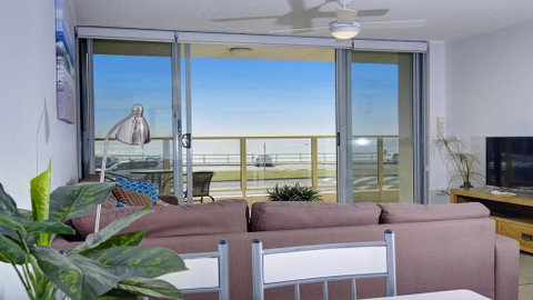 Ebbtide 2 - On Main Beach! - Accommodation Gladstone 3