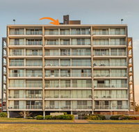 Ebbtide 38 - On The Beach - Accommodation Gladstone