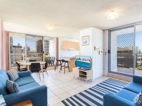 Ebbtide 6 - Opposite Main Beach - Accommodation Gladstone 0