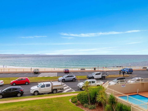 Ebbtide 6 - Opposite Main Beach - Accommodation Gladstone 1