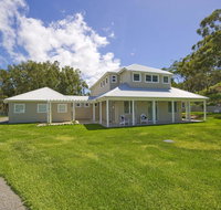 Echo Beach House 16 Reflections Dr - Luxurious House with Magnificent Pool and Ducted Air - Accommodation Gladstone