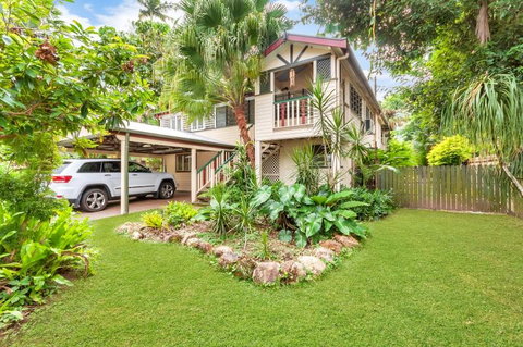 Edge Hill Holiday Home / Cairns - Accommodation Gladstone 0