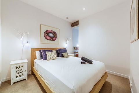 Elegant 1 Bed 1 Bath & Free Parking - Accommodation Gladstone 3