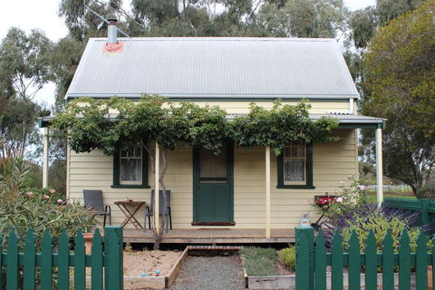 Elinike Guest Cottages - Accommodation Gladstone 3
