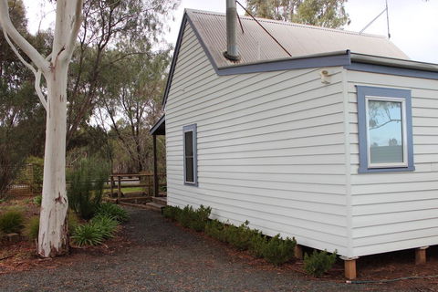 Elinike Guest Cottages - Accommodation Gladstone 1