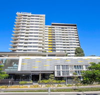Elite elegance 2BRHamilton APT with Parking - Accommodation Gladstone