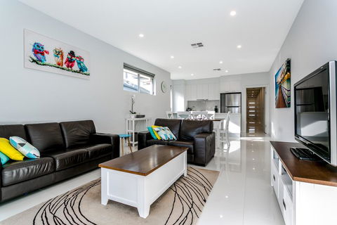 Ella House Adelaide - Accommodation Gladstone 0