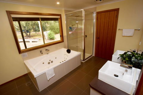 Ellimata Holiday Cottage - Accommodation Gladstone 1
