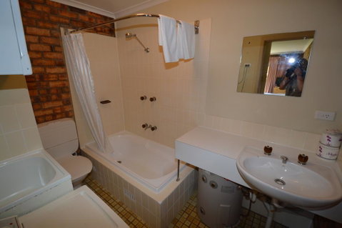 Ellswood 1 - Accommodation Gladstone 3