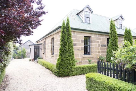 Elm Cottage Barn - Accommodation Gladstone 0