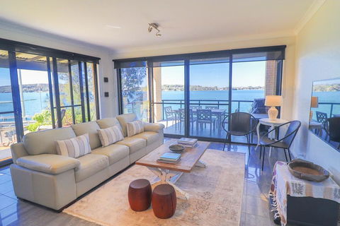Elysium Lakehouse - Accommodation Gladstone 3