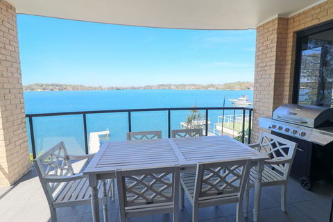 Elysium Lakehouse - Accommodation Gladstone 1