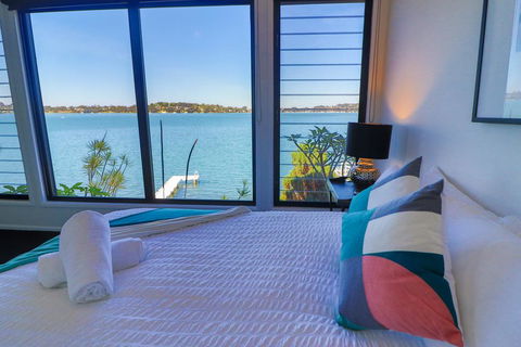 Elysium Lakehouse - Accommodation Gladstone 0