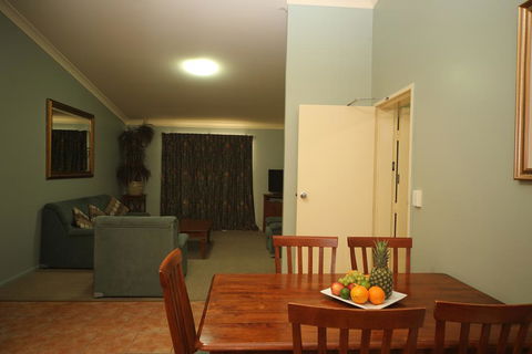 Emerald Explorers Inn - Accommodation Gladstone 2