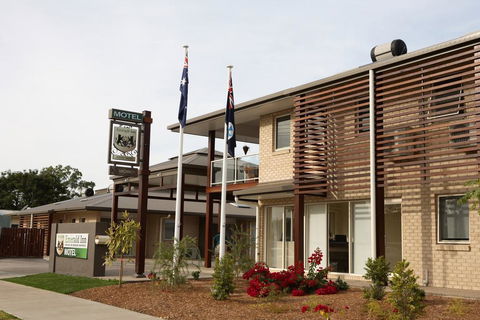 Emerald Inn - Accommodation Gladstone 1