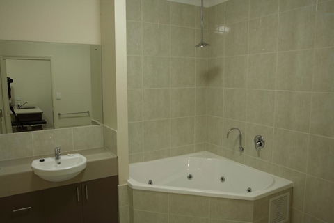 Emerald Inn - Accommodation Gladstone 3