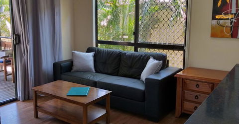 Emerald Motel Apartments - Accommodation Gladstone 1