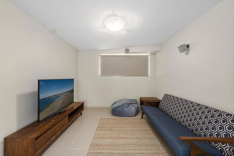 Emerald Seas Beach House - Accommodation Gladstone 2
