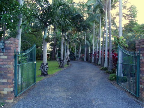 Emerald Tropical Palms B & B - Accommodation Gladstone 0