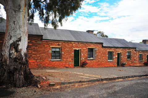 Emma Tiver Heritage Cottage - Accommodation Gladstone 0