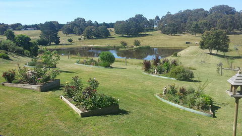 Emu Lodge Country Retreat - Accommodation Gladstone 0
