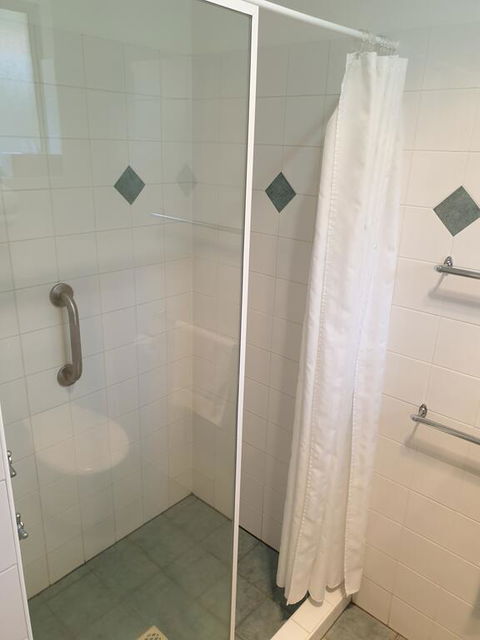 Emu Point Motel - Accommodation Gladstone 1