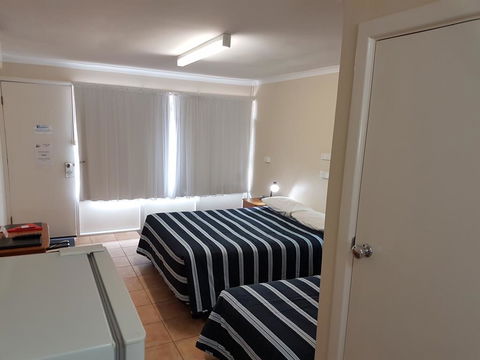 Emu Point Motel - Accommodation Gladstone 3