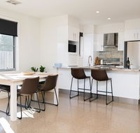 Endsleigh II - Cosy 2 Bedroom Villa Free Wifi Near CBD - Accommodation Gladstone