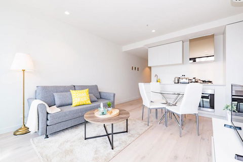 EQ Tower Luxury 1 Bedroom Central Melbourne - Accommodation Gladstone 1