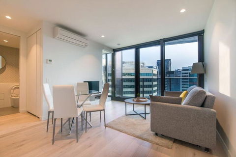 EQ Tower Luxury 1 Bedroom Central Melbourne - Accommodation Gladstone 0