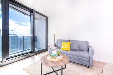 EQ Tower Luxury 1 Bedroom Central Melbourne - Accommodation Gladstone 2