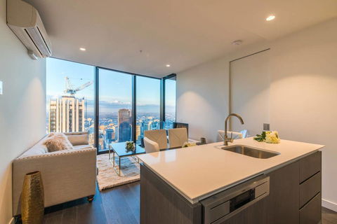 EQ Tower Luxury 2 Bedroom Skyline CBD Apartment - Accommodation Gladstone 0