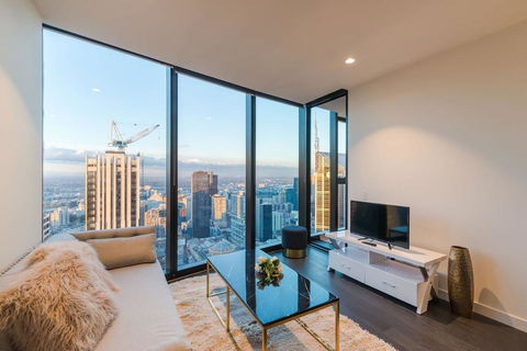 EQ Tower Luxury 2 Bedroom Skyline CBD Apartment - Accommodation Gladstone 2
