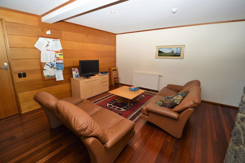 Eremo Lodge 2 - Accommodation Gladstone 3