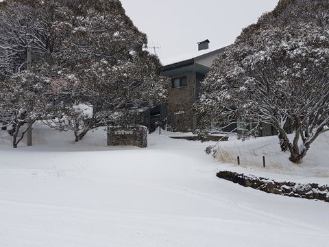 Eremo Lodge 2 - Accommodation Gladstone 1
