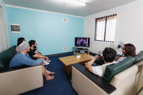 Erica Underwood House 6 Bedroom Flat - Accommodation Gladstone 1