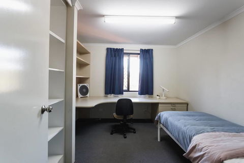 Erica Underwood House 6 Bedroom Flat - Accommodation Gladstone 0