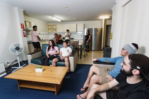 Erica Underwood House 6 Bedroom Flat - Accommodation Gladstone 2