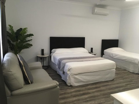Escape On Lake - Accommodation Gladstone 3
