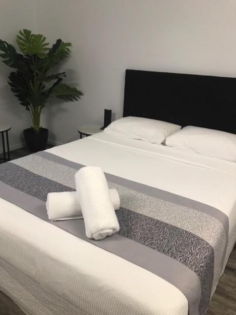 Escape On Lake - Accommodation Gladstone 2