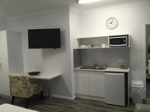 Escape On Lake - Accommodation Gladstone 1