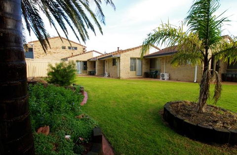 Esperance Beachfront Resort - Accommodation Gladstone 0
