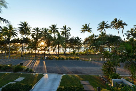 Esplanade Villa - Accommodation Gladstone 1
