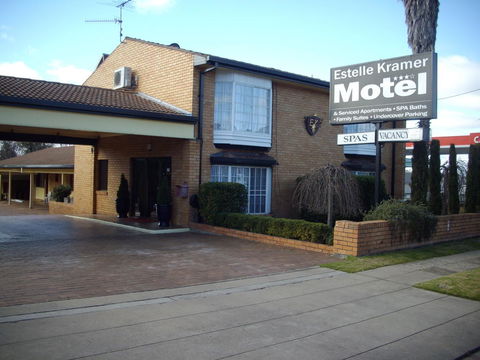 Estelle Kramer Motel - Accommodation Gladstone 0