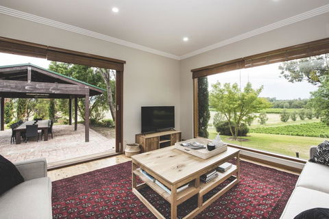 Eurunderee House - Accommodation Gladstone 2