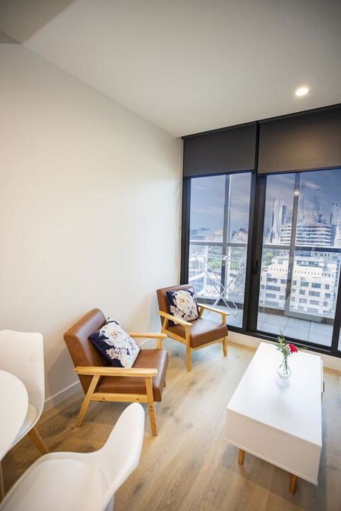 Everhome Melbourne Village 2109 - Accommodation Gladstone 3