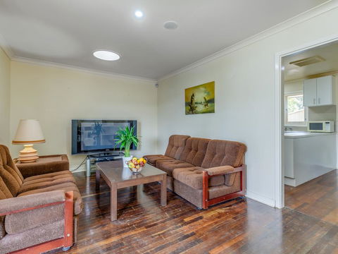 Exclusive Handy Holiday House - Accommodation Gladstone 0