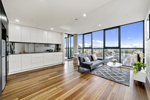Executive City-centre Apartment With Parking - Accommodation Gladstone 0