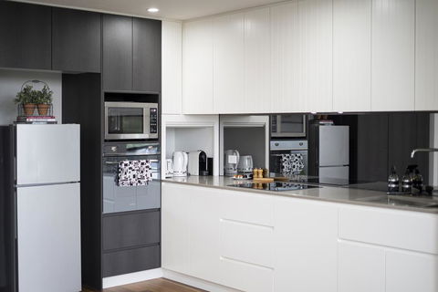Executive City-centre Apartment With Parking - Accommodation Gladstone 1