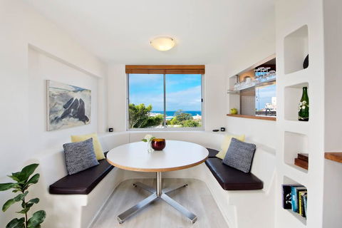Experience Bondi Beach As Your Backdrop - Accommodation Gladstone 1